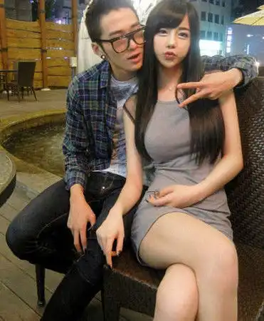 很丧的女生头像真人娃娃