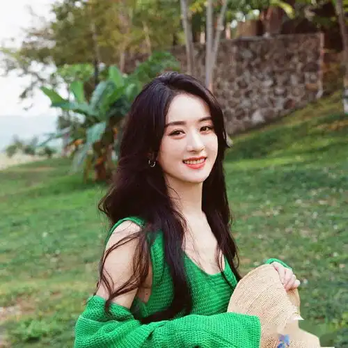 夏季做氛围感美人,清新好入手的葡萄石应该拥有姓名