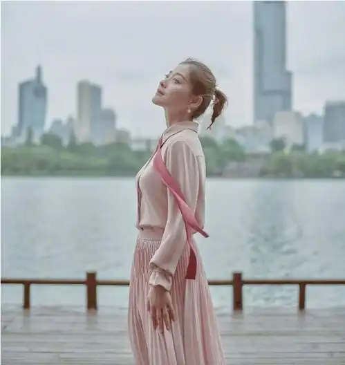21上中戏22退学成影后,曾被章子怡艳羡,今新剧为倪妮做配角