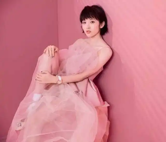 唐艺昕,粉红何止少女心