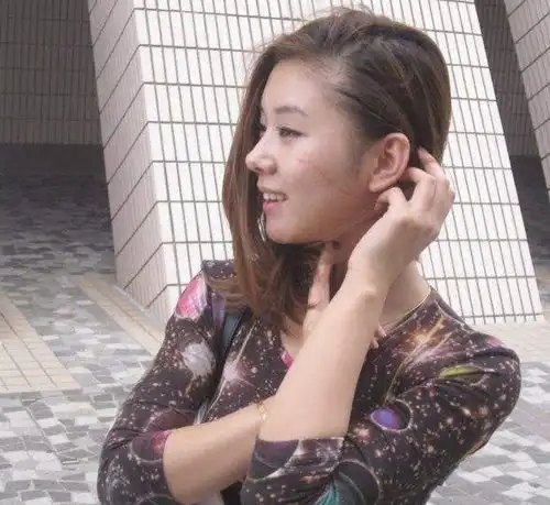 冯巩女儿16岁出道快速蹿红,今已结婚生子,老公很多人都认识