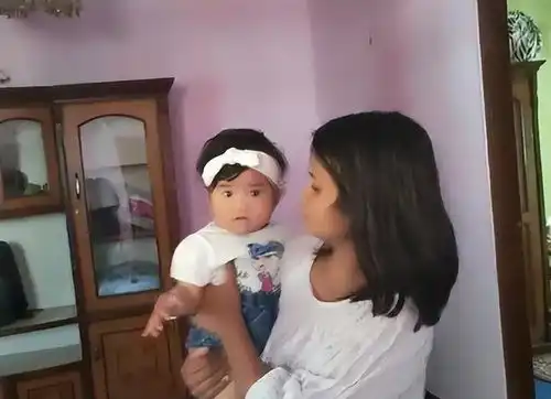 2020年尼泊尔美女远嫁江西,生下混血宝宝,如今两人为何要离婚