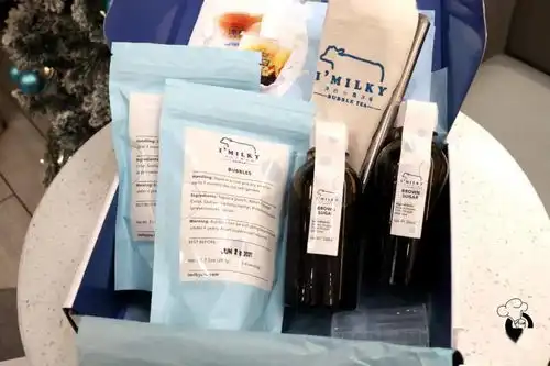 美炸纽约最圣诞范儿的奶茶新宠呆萌雪人杯米妮玻璃房,少女心爆棚