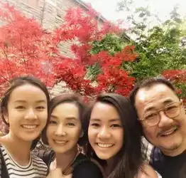 她是张国荣唯一承认过的女友,经历3段婚姻终遇有情人,入行42年终于熬来影后幸福会迟到,但从不会缺席