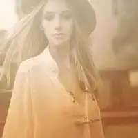 穿白色衬衫女生qq头像