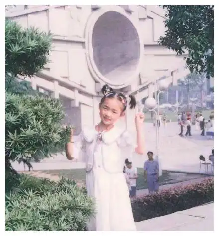 宋威龙小时候的面部特征特别好,玄彬撞脸孙艺珍的父亲