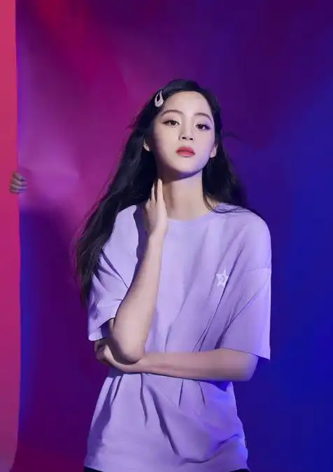 有种大胆叫欧阳娜娜,16岁穿衣就故意显出,网友真未成年