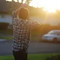 找了很久都找不到的夕阳夕下qq头像男生背影