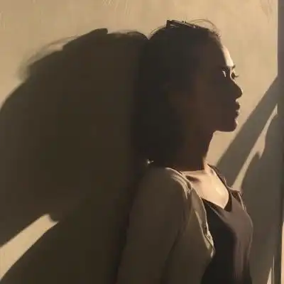 女生头像伤心落泪唯美