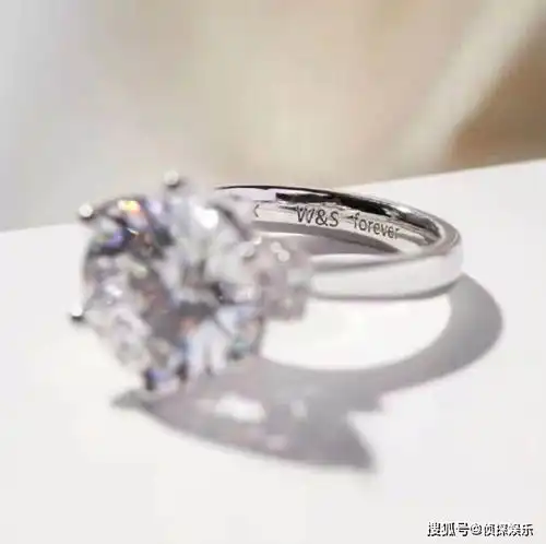 3个女生闺蜜头像钻石戒