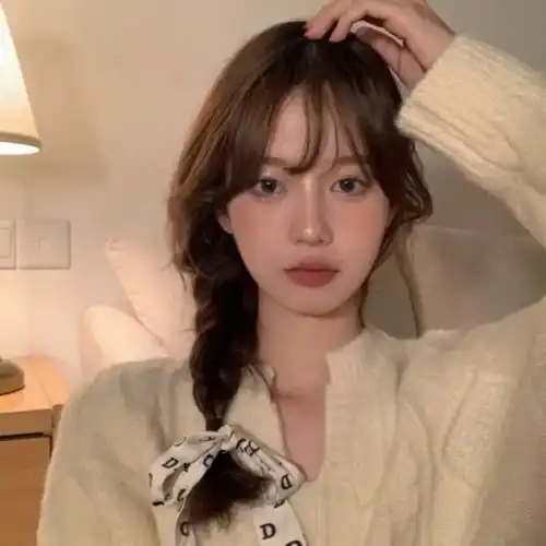 女生头像不做玫瑰,做你心上的野草烧不尽,吹又生