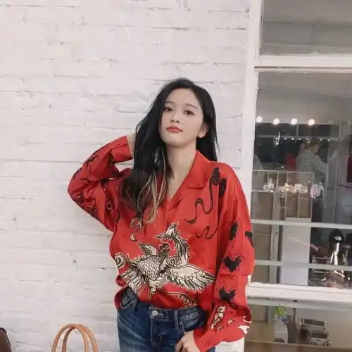 女明星和超模真是不能比吴宣仪刘雯同穿国风衬衫,高级感差远了