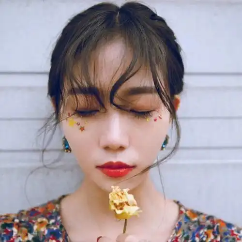 比较潮的头像女生头像