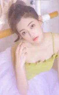 美女欣赏日系美女白皙美腿清凉夏日写真图片