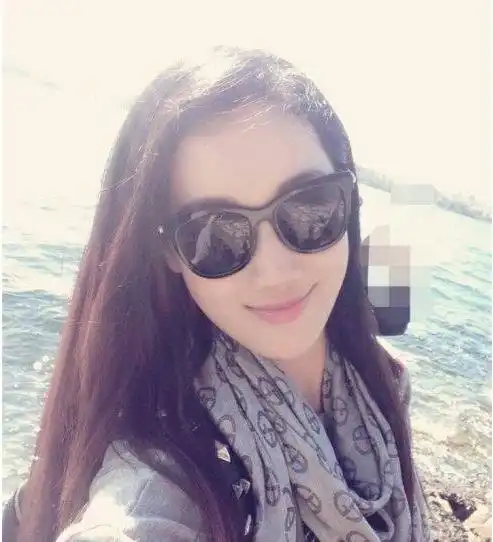 52岁韩磊近照曝光,曾与小16岁娇妻当众热吻,羡煞旁人