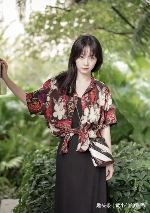 元气少女谭松韵美回来了,穿粉色纱裙好清纯,看起来哪像30岁