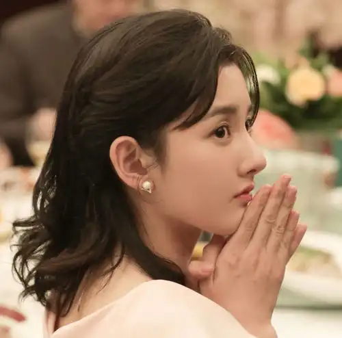 宋祖儿人间清醒直言不懂为何被夸港风美女,全靠滤镜和这两点