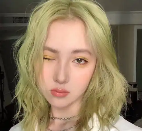 女生发疯似的想念你,这3个表现藏不住,遇到请别辜负她
