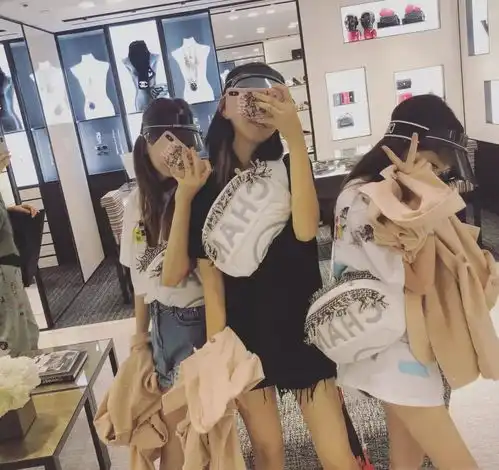 王菲女儿逛街2小时花10万,王诗龄每月生活费65万,让孩子见世面非得这么烧钱