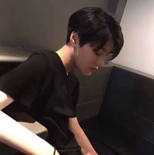 上学时,男生自认为很帅的3行为,女生却贼讨厌,一群渣渣女孩子
