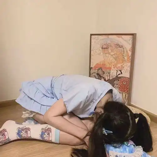 真人女生头像只有在独处的时候我才能自己拥有一整颗月亮