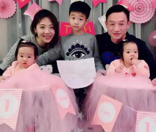 有种不公平遗传叫杨威,明明是双胞胎女儿,一个兜齿一个清新