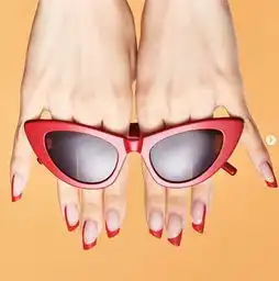 从猫眼墨镜获得灵感的指甲跟上这波lipstickshapednails潮流