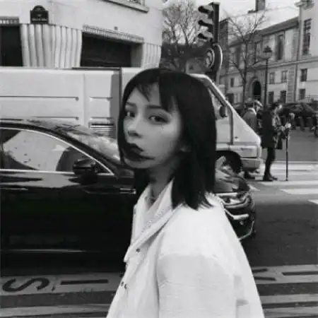 qq头像女生黑白酷伤感