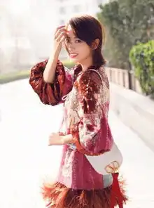 众女星出席活动,迪丽热巴与奚梦瑶争艳,身高差10cm也不输