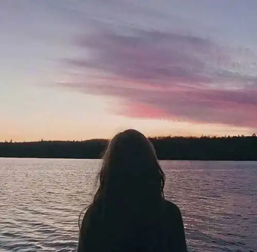 清冷破碎女生头像唯美头