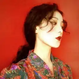 女头纯欲风头像高冷伤感