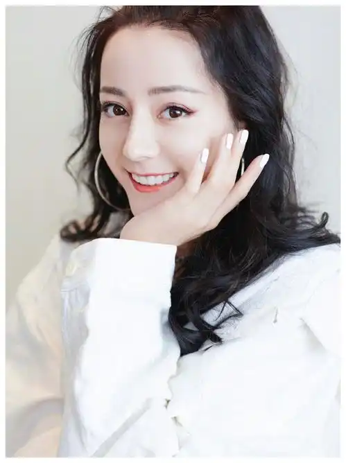 娱乐圈笑容很甜美的5位女明星,高圆圆很清纯,最后一个心都化了