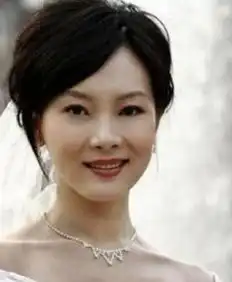 40岁陈数出席活动宛如少女,与帅气老公狂撒狗粮是命好,还是整的好