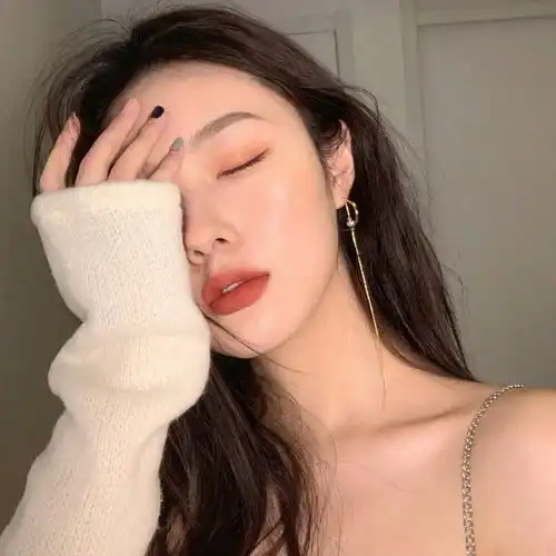 女生头像在无法预料的未来我们平平安安就好