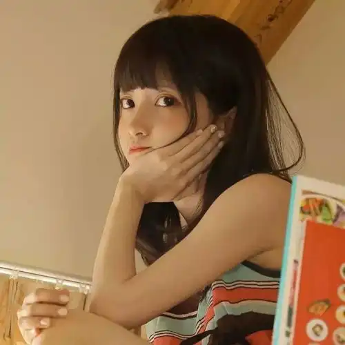 女生头像你花太多时间担心别人如何看待你