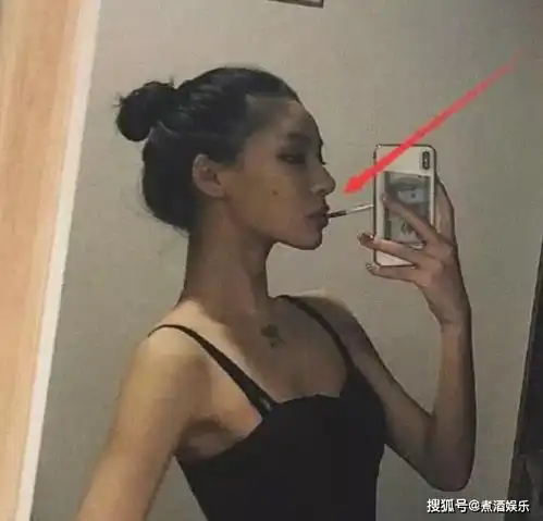 变形计中的叛逆女孩,化浓妆纹遍身还抽烟,如今摇身一变清纯