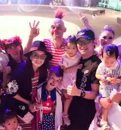 章子怡一家四口近照,汪峰变身全民好爸爸,小苹果长得亭亭玉立