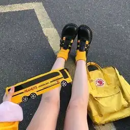 这些颜色真的不难驾驭一起来用芒果黄和萤光绿征服这个春夏
