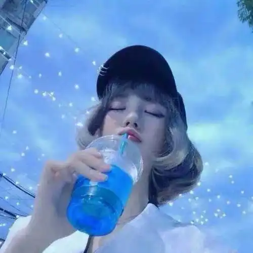 女生头像水景蓝色