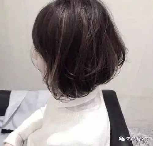 短发同色系挑染