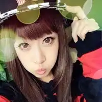 爱带帽帽的萌妹子