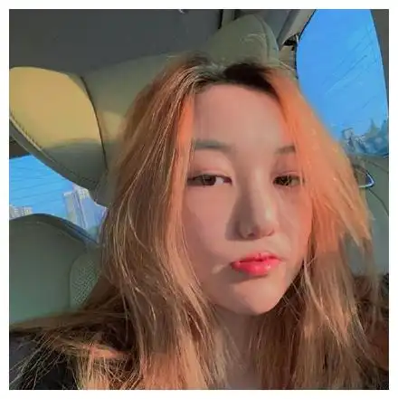 14岁李嫣穿紧身露肩裙,成熟大红唇不像王菲,撞脸李亚鹏新女友