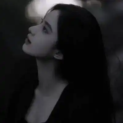 黑白女头像拜托了,请别抛弃我