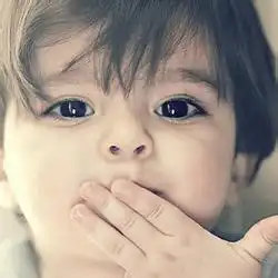 头像卡通搞怪可爱眼镜男孩