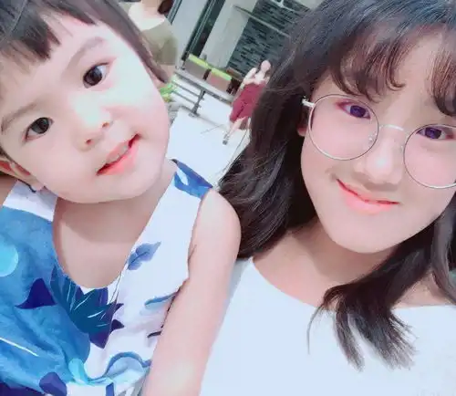 梧桐妹晒婚礼花絮照祝福妈妈贾静雯,留言透露两人关系亲密像好友