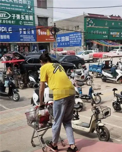 敢于追求自我女排美女纹身挺大胆,在这个私密部位纹身很有勇气