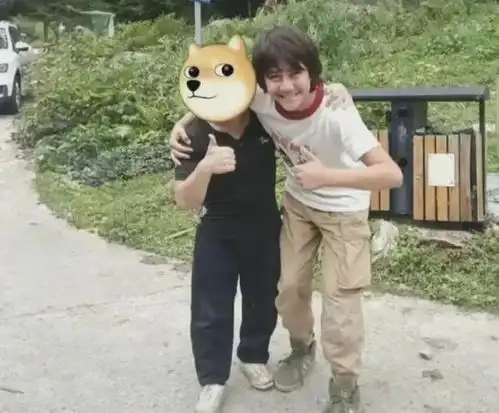 45岁刘烨儿女颜值惊人女儿似芭比女神,儿子似教科书人物