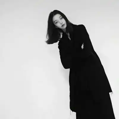 女生头像黑白高冷霸气超拽孤独女生头像