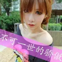 一张女孩子拿饮料喂男生的头像微信头像图片大全