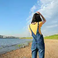 女生面向大海背影头像微信头像图片大全